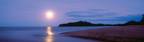 kewarra beach in moonlight